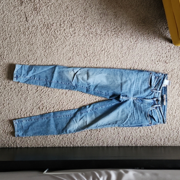 Levis High Rise Skinny - Picture 3 of 3